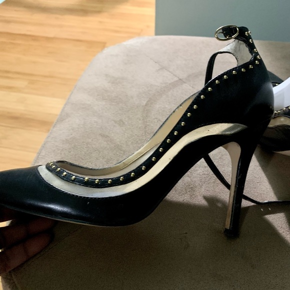 levity Shoes - Ankle strap pump